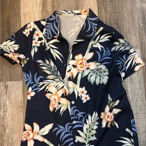 Amazon Women's Floral Button Down Shirt - Navy and Orange